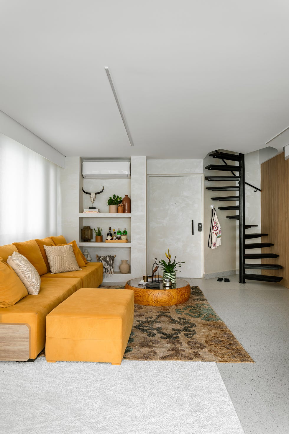 saln con sof modular mostaza