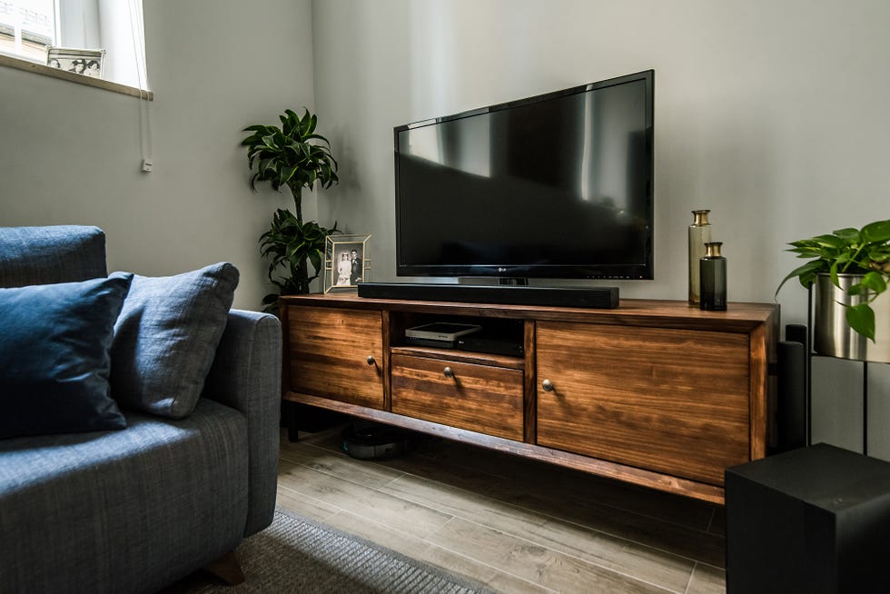 mueble de televisión diseñado en madera