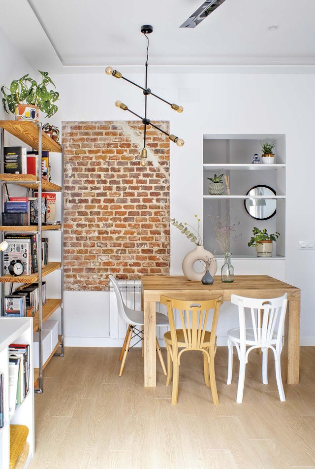 dúplex en madrid reformado comedor con pared de ladrillo