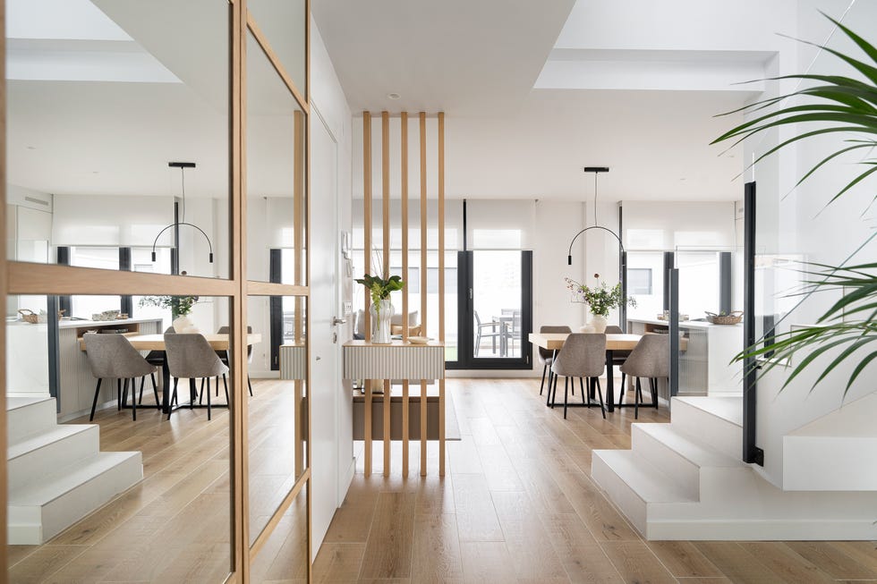 distribuidor abierto con celosía de madera