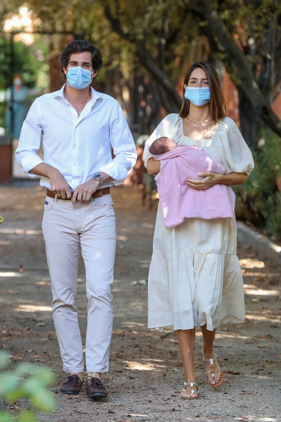 sofía palazuelo y fernando fitz james stuart presentan a rosario, su primera hija