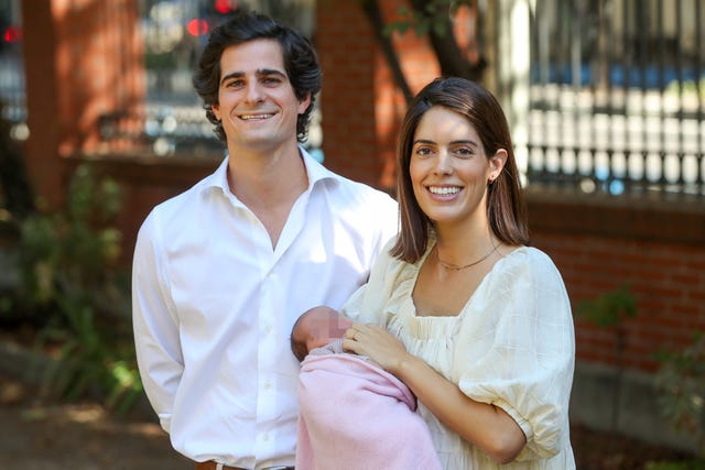 sofía palazuelo y fernando fitz james stuart presentan a rosario, su primera hija