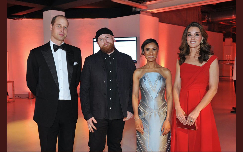Event, Fashion, Formal wear, Red carpet, Carpet, Ceremony, Fashion design, Flooring, Premiere, Suit, 