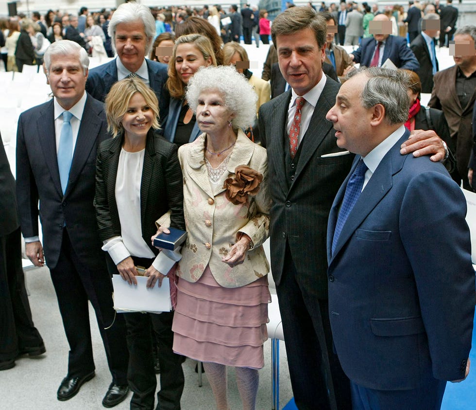 Cayetana de Alba con sus hijos
