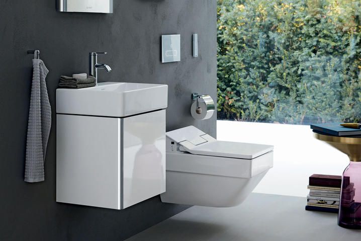Bathroom, Room, Toilet, Plumbing fixture, Tap, Tile, Floor, Sink, Furniture, Material property, 