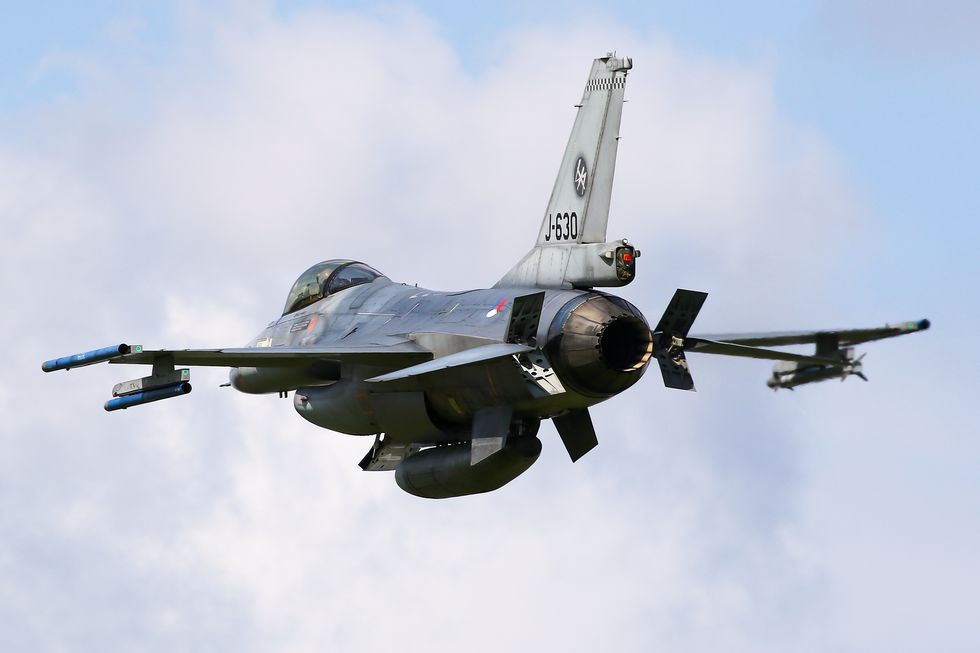 dutch air force f 16 for a go around at volkel airbase