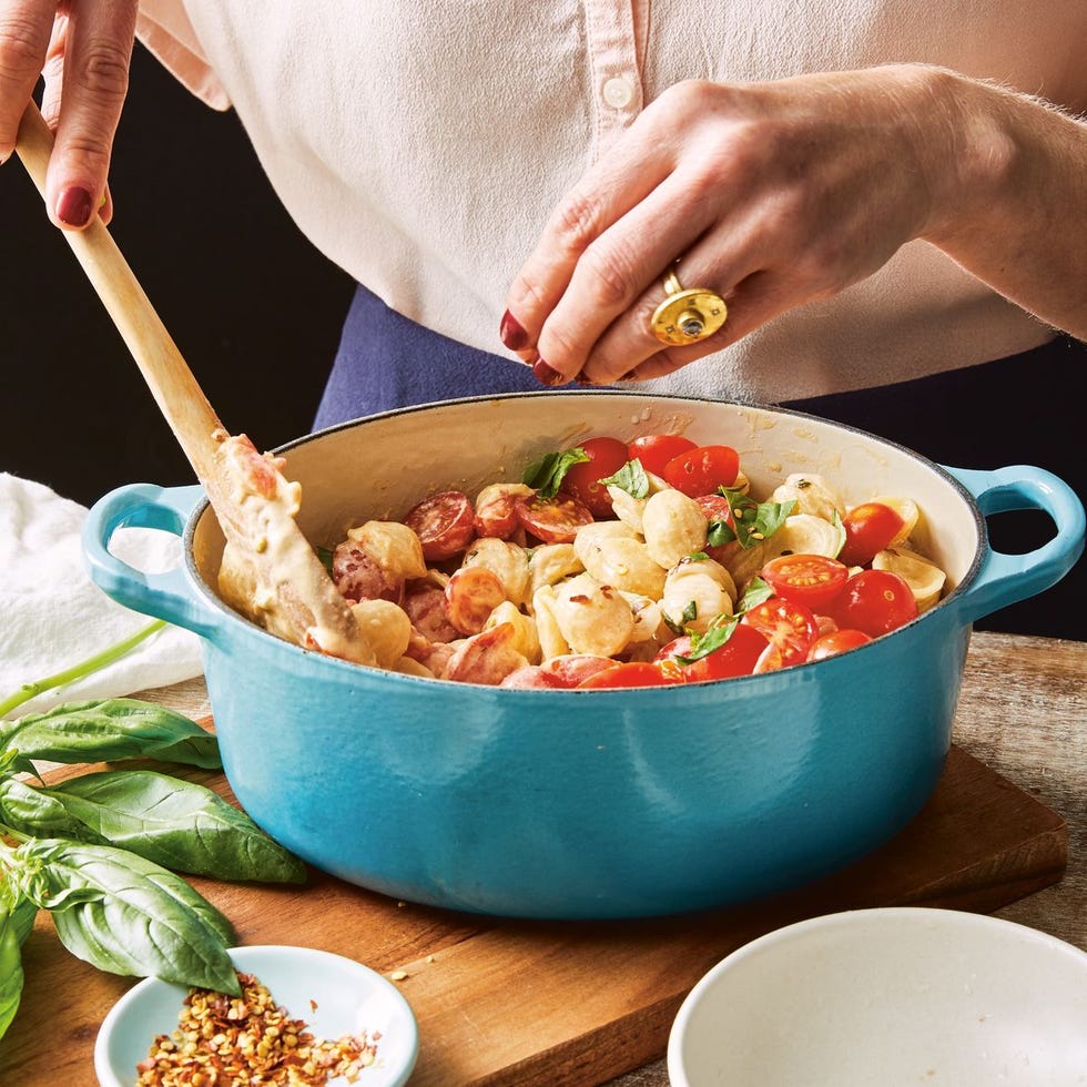 https://hips.hearstapps.com/hmg-prod/images/dutch-oven-recipe-melissa-clark-creamy-goat-cheese-pasta-with-burst-cherry-tomatoes-olives-recipe-1662735341-651c33e62138e.jpeg?crop=1xw:0.8080808080808081xh;center,top&resize=980:*