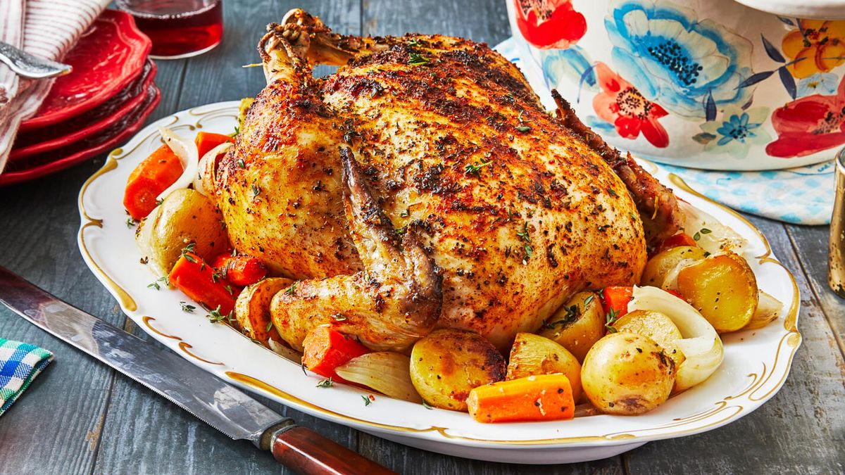 https://hips.hearstapps.com/hmg-prod/images/dutch-oven-roast-chicken-recipe-2-1664219307.jpg?crop=0.8888888888888888xw:1xh;center,top&resize=1200:*