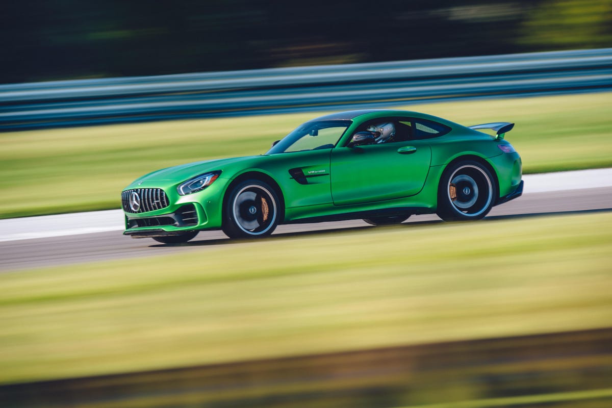 Mercedes AMG gt r салон