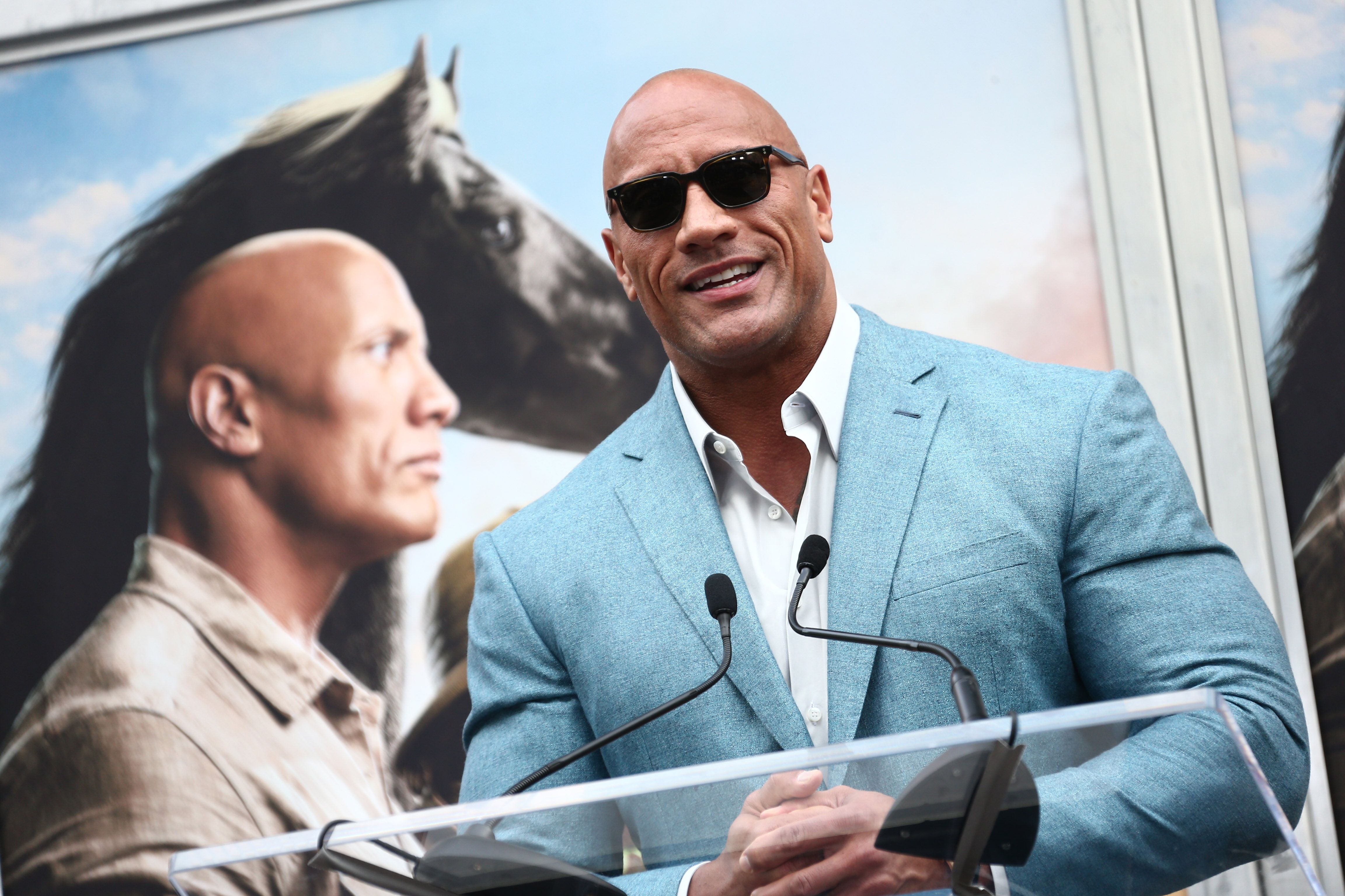 Es tan grande como se ve? Cuál es la estatura de Dwayne“la Roca” Johnson