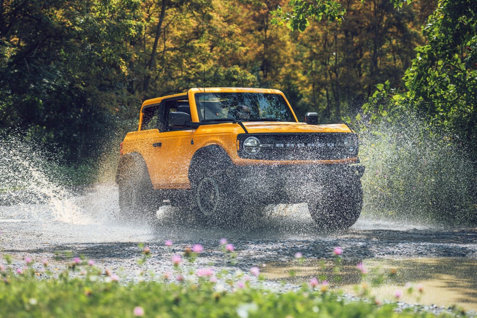 2021 ford bronco sasquatch two door yellow