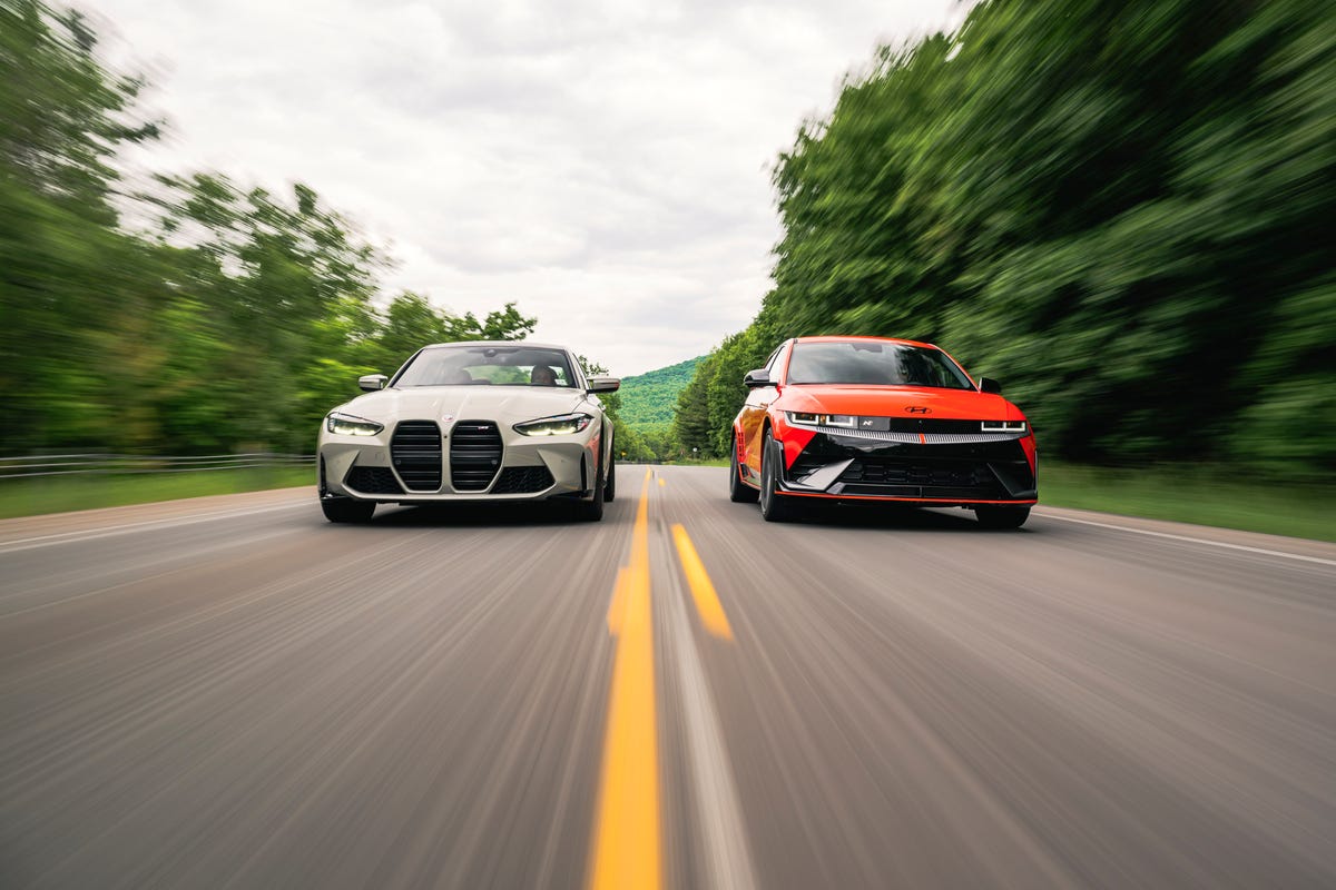 www.roadandtrack.com