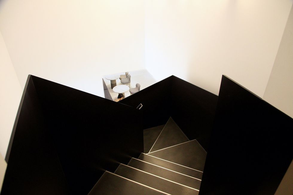 White, Black, Stairs, Light, Architecture, Design, Line, Room, Material property, Photography, 