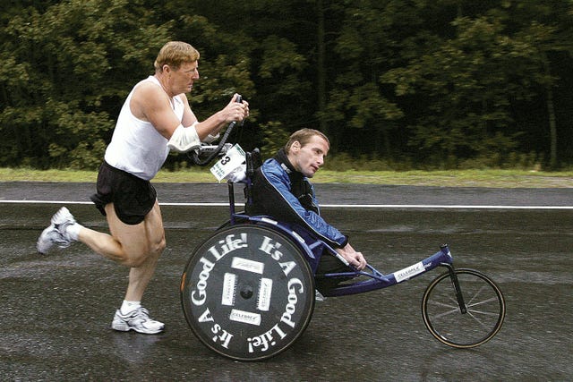 è scomparso dick hoyt, l'uomo che con l'amore ha sconfitto le barriere dello sport