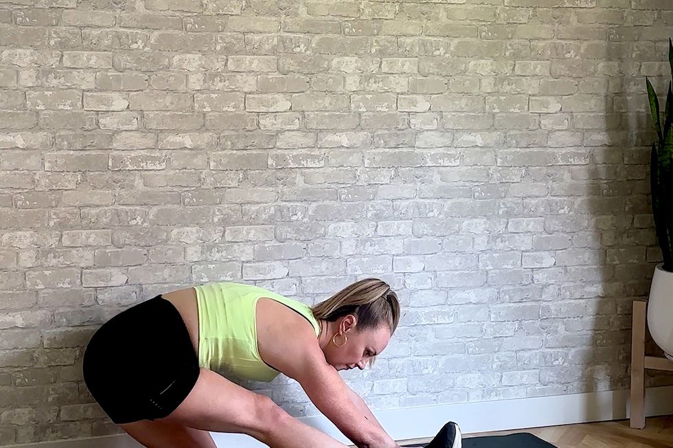 flexibility exercises, dynamic kneeling hamstring stretch
