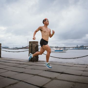 correre senza maglia multa