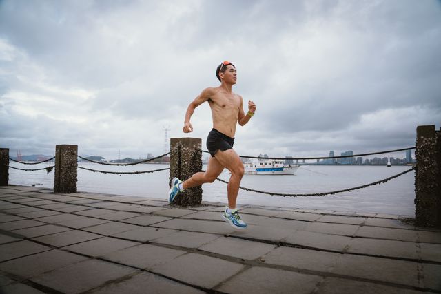 correre senza maglia multa