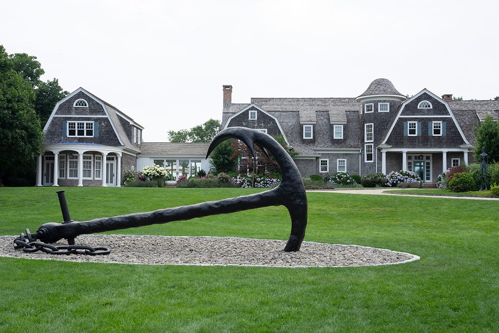 sirens netflix house