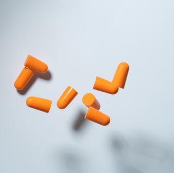 ear plug dancing in mid air with white background sync in high speed, the best earplugs for sleeping