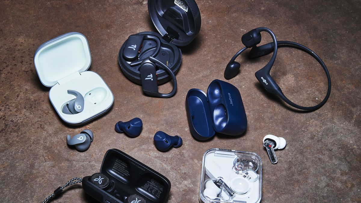 Earbuds vs headphones: Which one is right for you?