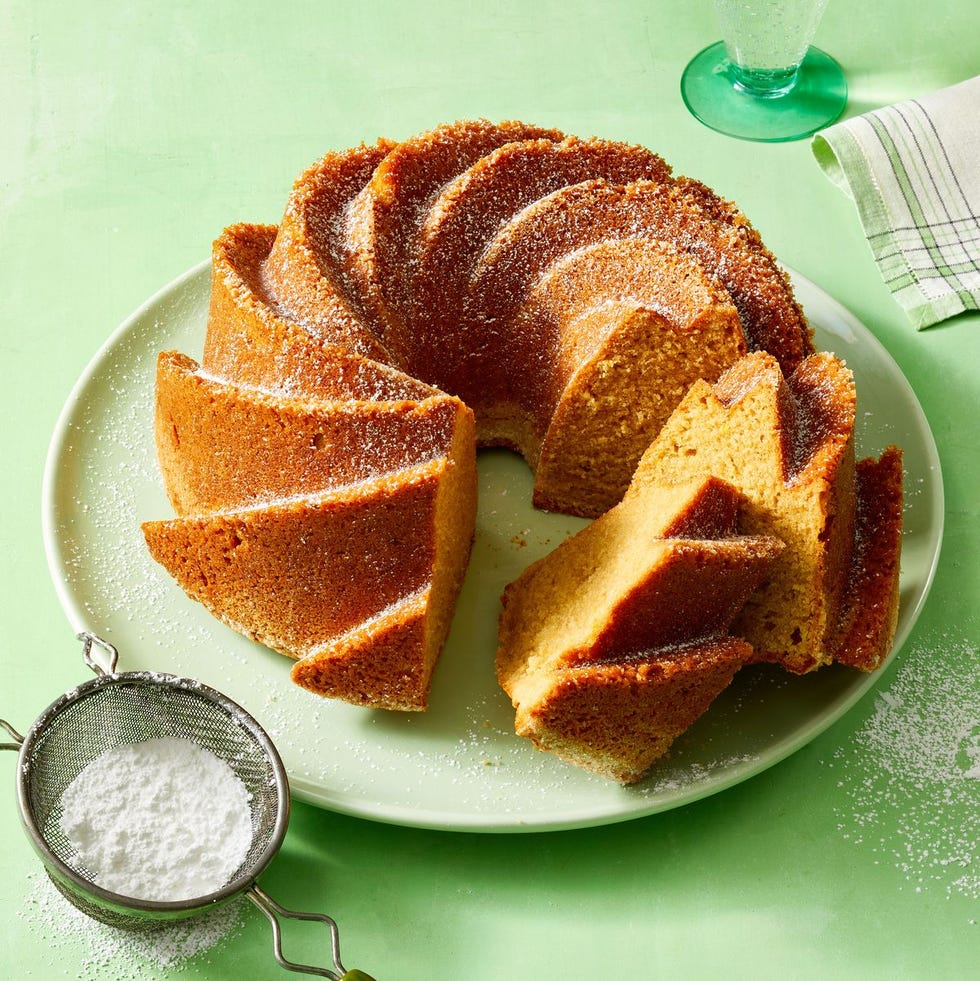 earl grey bundt cake with powered sugar sprinkled on top