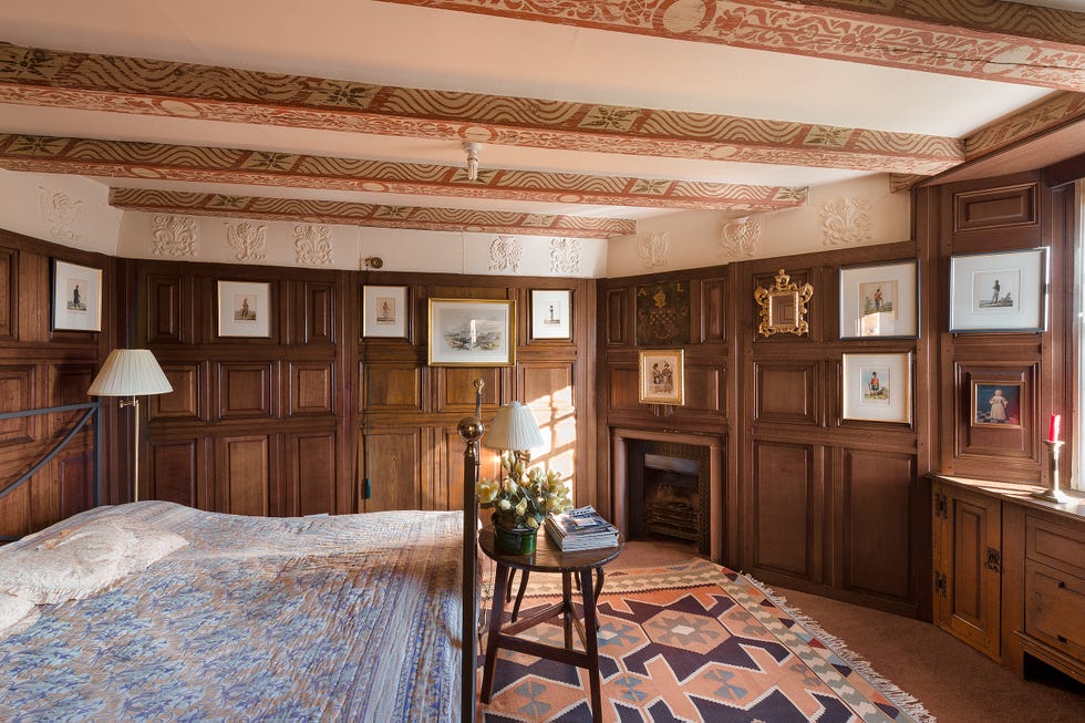 Earlshall Castle - St Andrews - bed - Scotland - Savills