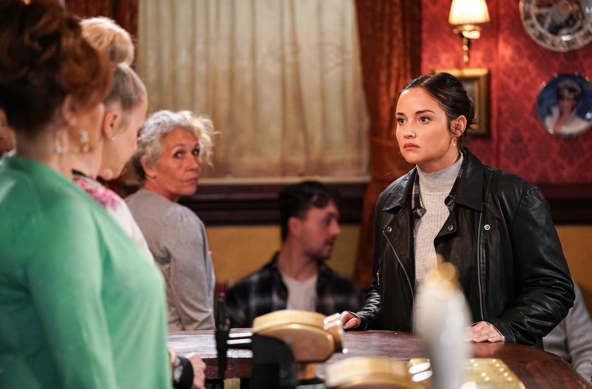 EastEnders spoilers Lauren update in early iPlayer release