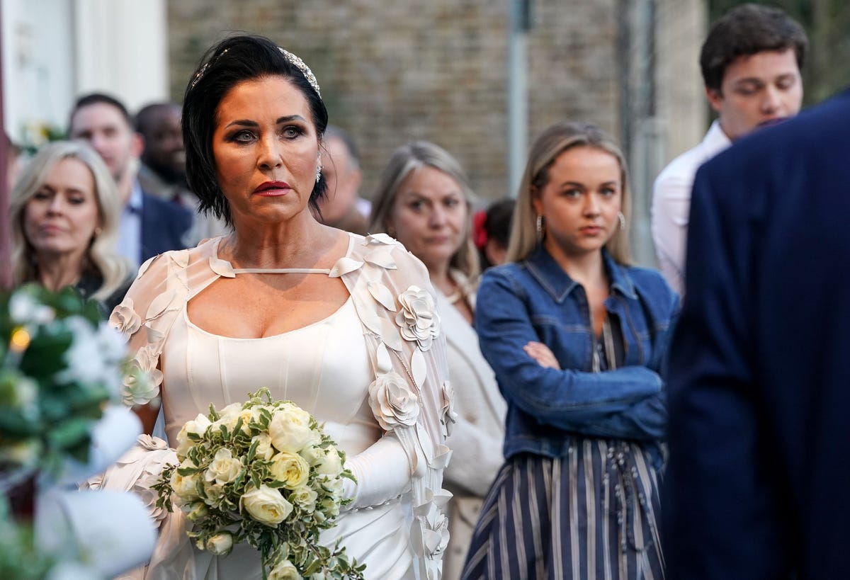 EastEnders Soap Scoop - Elaine's behaviour concerns Phil
