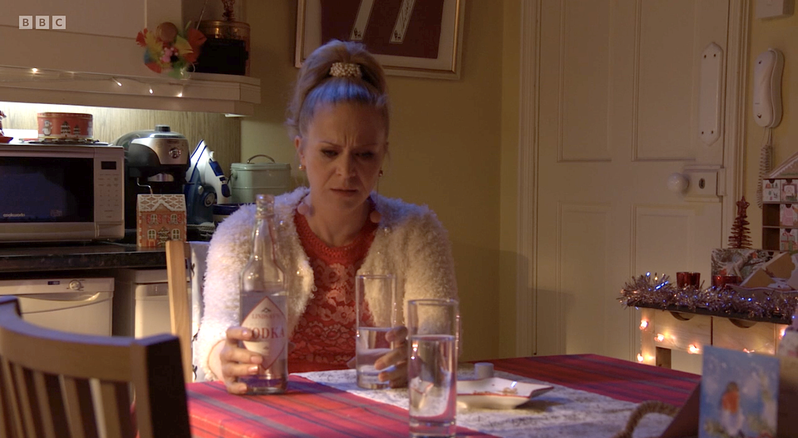 EastEnders Spoilers - Tragic Relapse For Linda Carter