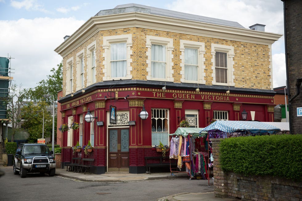 queen victoria pub in eastenders