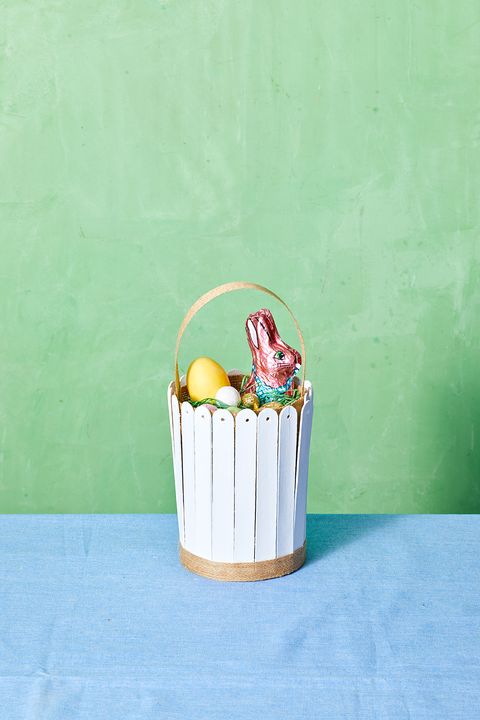 easter basket ideas, basket with white craft sticks around the exterior, holding treats inside