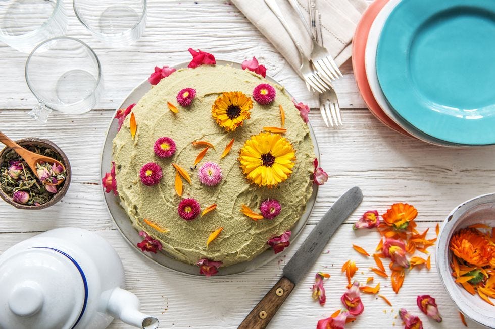 20+ Edible Flower Cakes to Enjoy the Beautiful Sight and Taste of