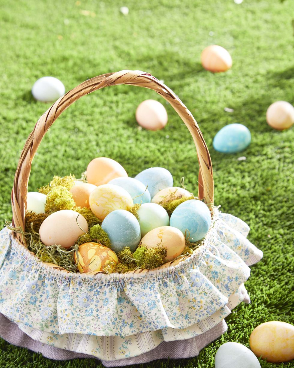 20 Rustic Easter Decorations to Try This Year - Farmhouse Easter Decor