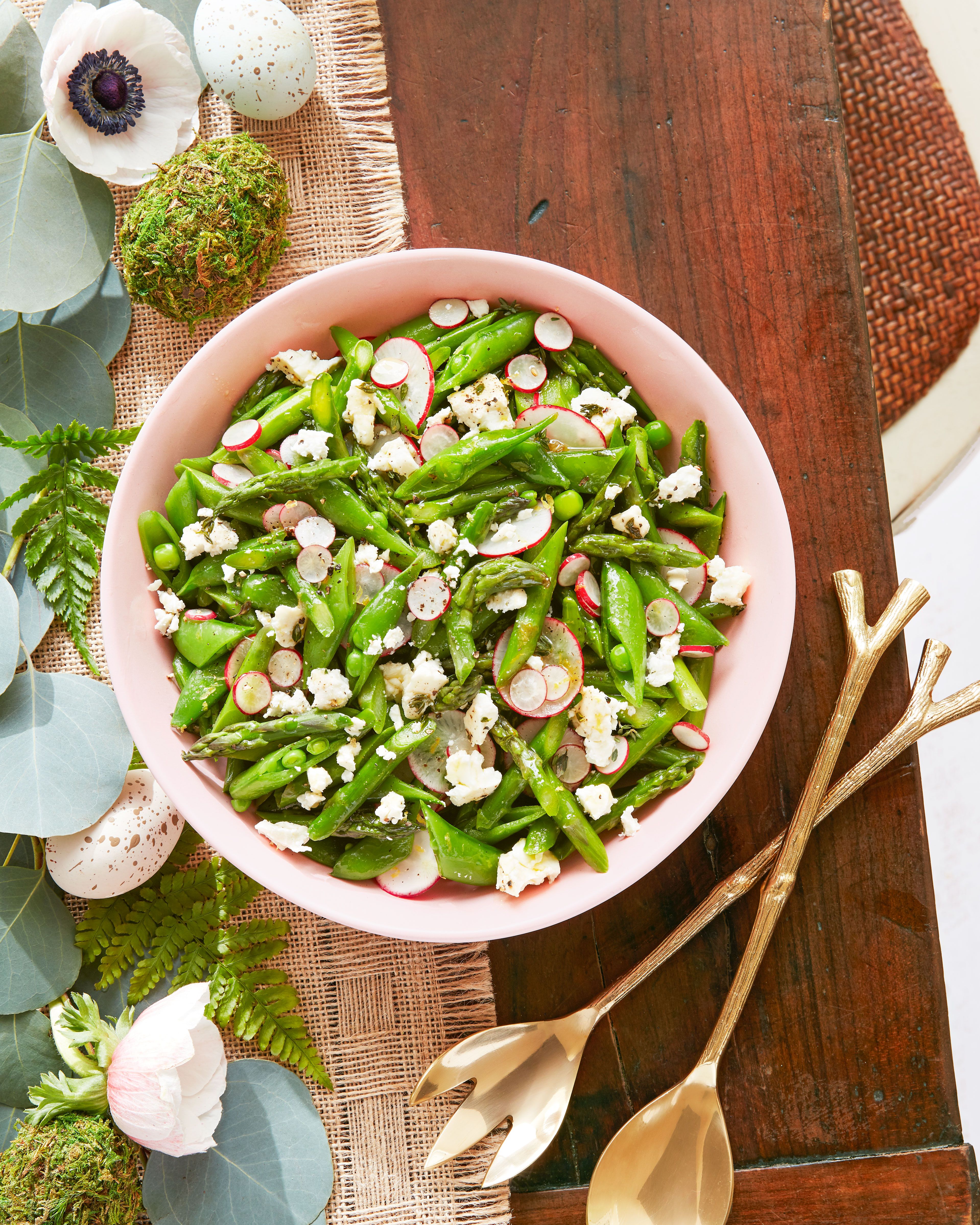 https://hips.hearstapps.com/hmg-prod/images/easter-dinner-ideas-asparagus-snap-pea-radish-salad-1643216029.jpg