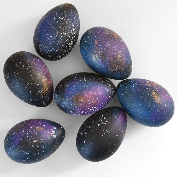 easter egg ideas, six dark colored eggs clumped together