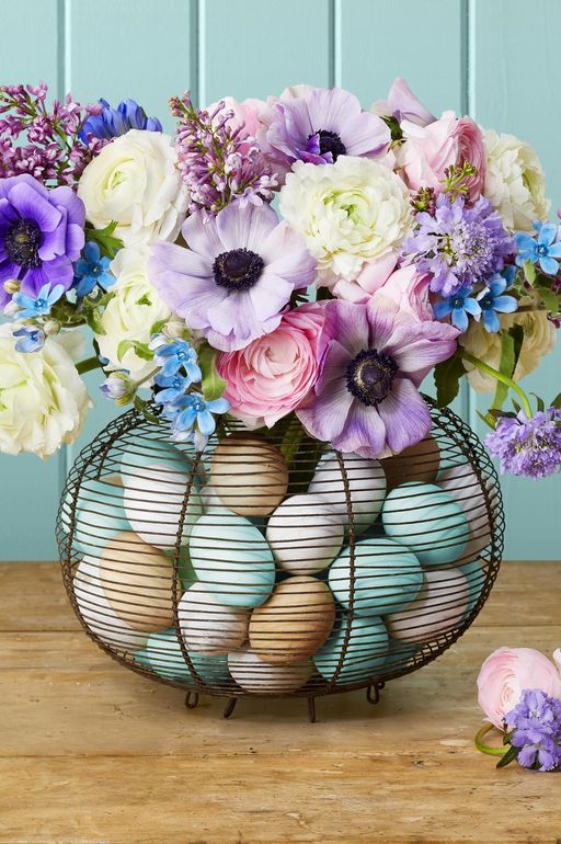 https://hips.hearstapps.com/hmg-prod/images/easter-flowers-egg-basket-vase-1647216605.jpeg?crop=0.6684027777777778xw:1xh;center,top&resize=980:*