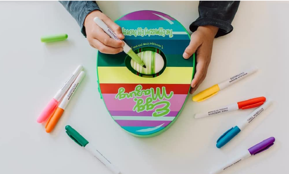 This Egg Decorating Kit Is the No-Mess Way to Dye Eggs Parents Will Love