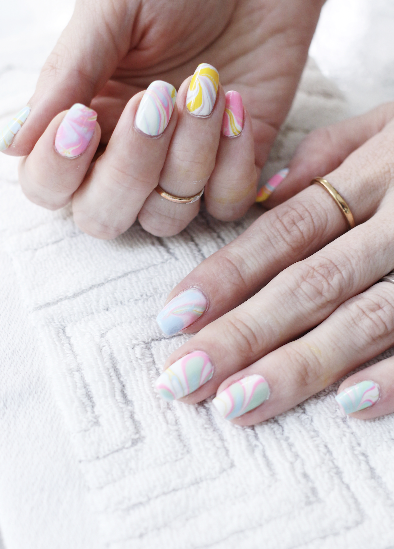 13 Swirl Nail Designs For Inspiration | POPSUGAR Beauty