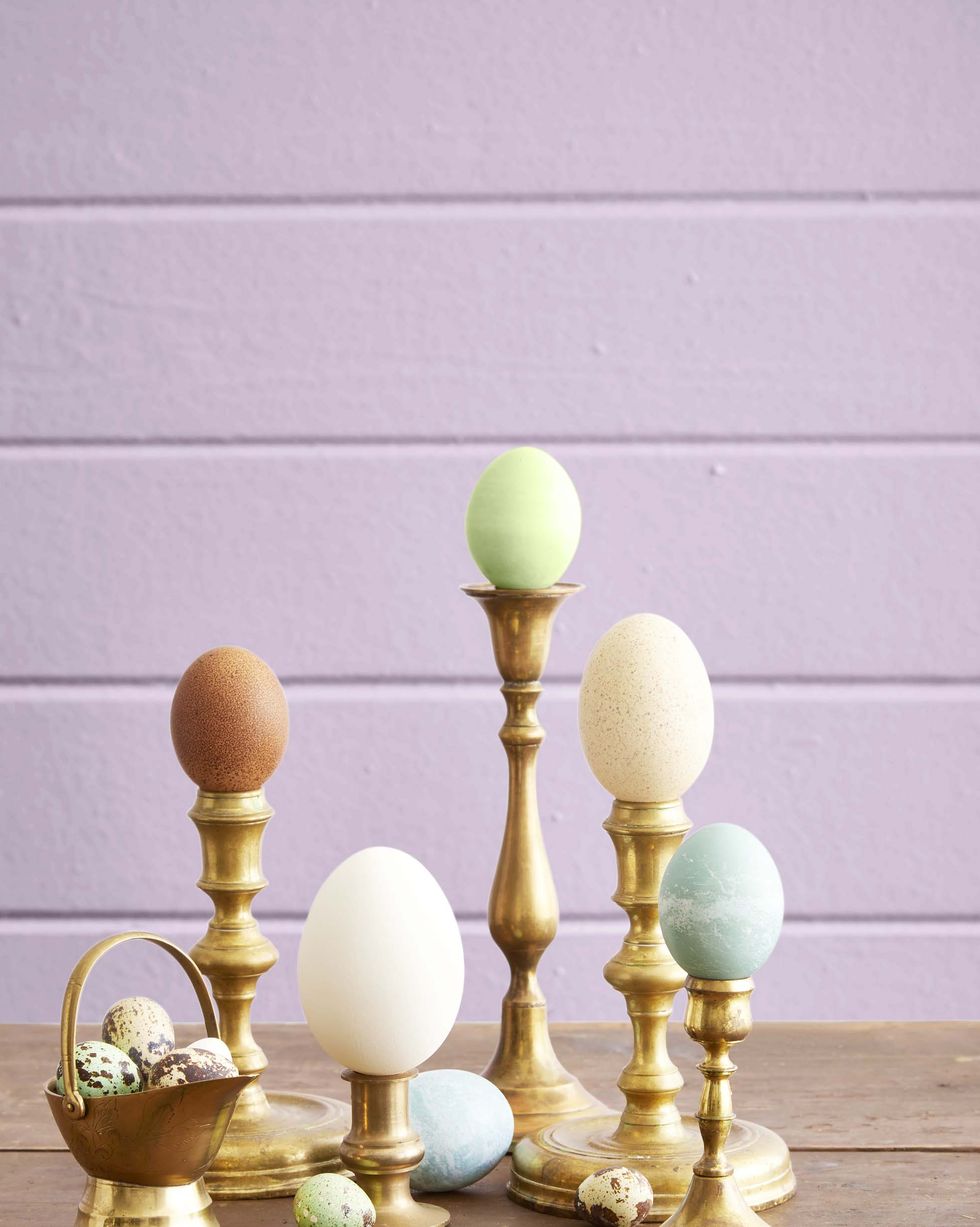 https://hips.hearstapps.com/hmg-prod/images/easter-table-decor-candlestick-egg-display-1644942962.jpg?crop=0.856xw:0.714xh;0.0411xw,0.192xh&resize=980:*