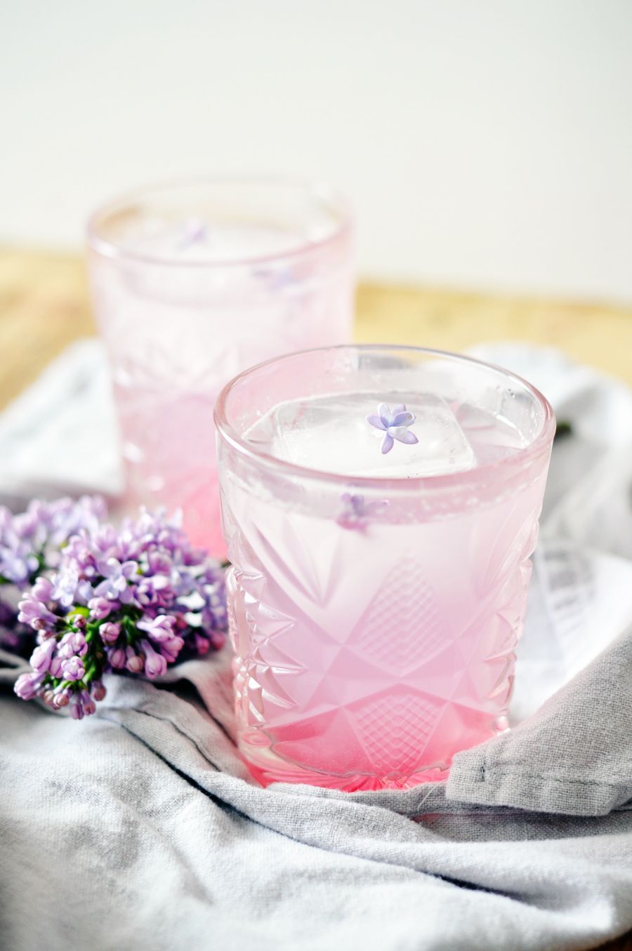 https://hips.hearstapps.com/hmg-prod/images/easy-3-ingredient-cocktail-rhubarb-lilac-spritzer-1500407496.jpg