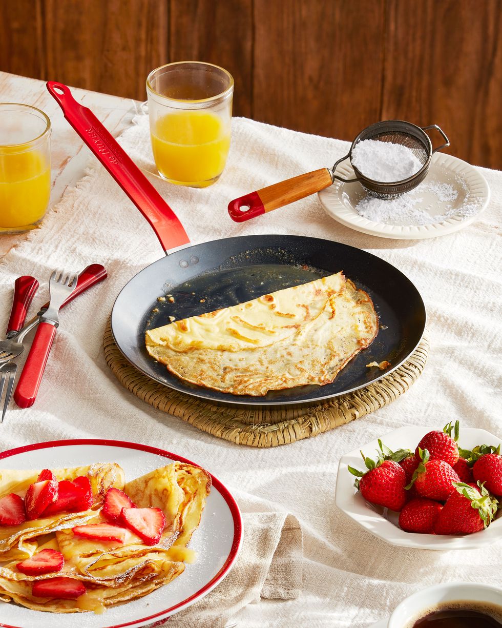 crepes with strawberries and lemon curd