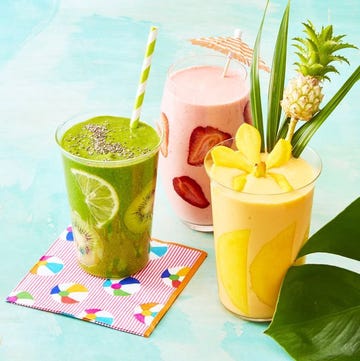 weight loss smoothies kiwi strawberry and pineapple smoothies on a blue surface