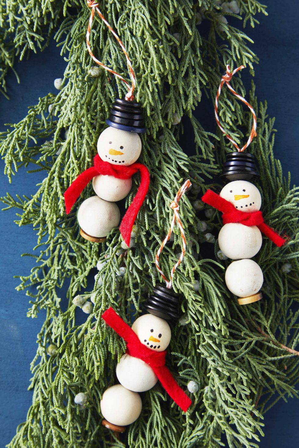 a christmas tree with snowmen