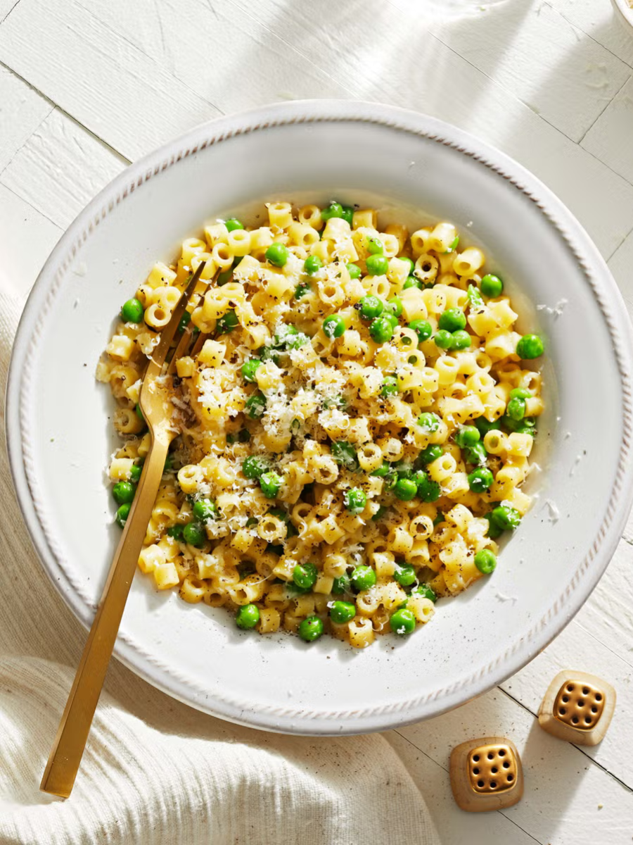 pasta e piselli with peas in a bowl