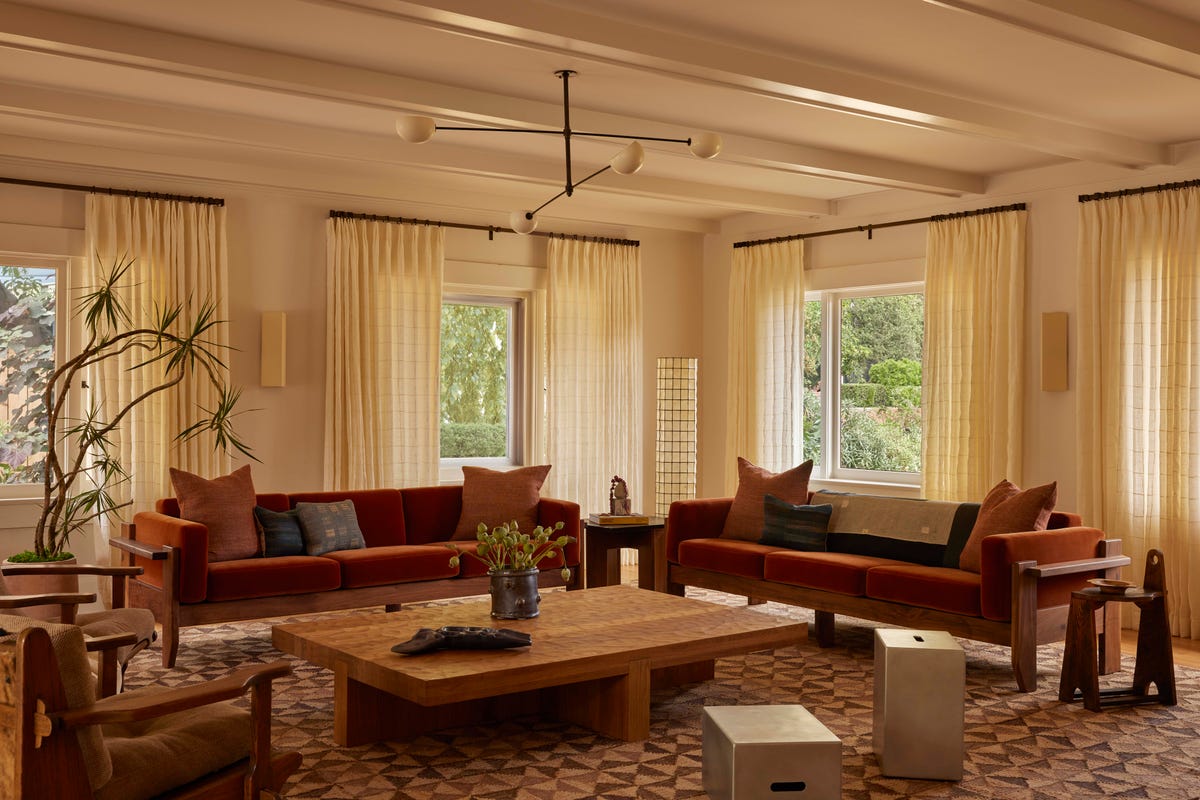 A Craftsmen Home in Pasadena That Turns Tradition on Its Head