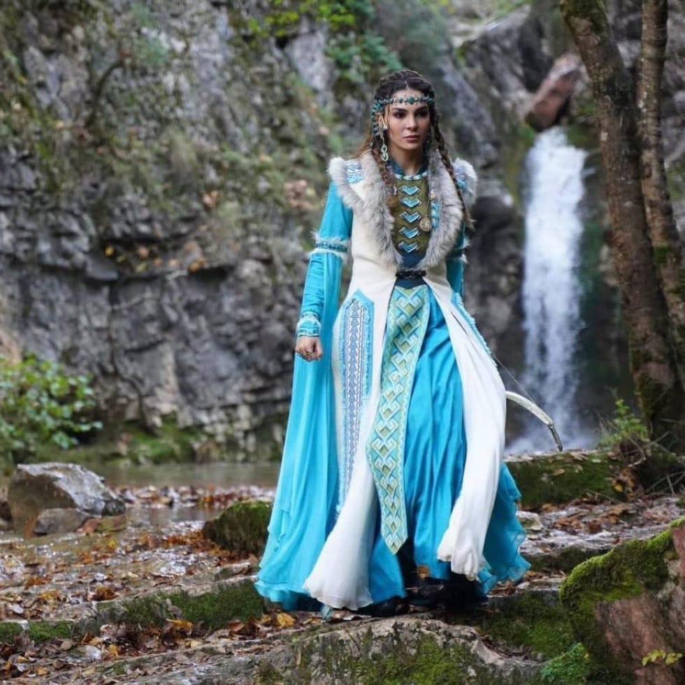 Ebru Sahin (Reyyan en 'Hercai') estrena su nueva serie histórica