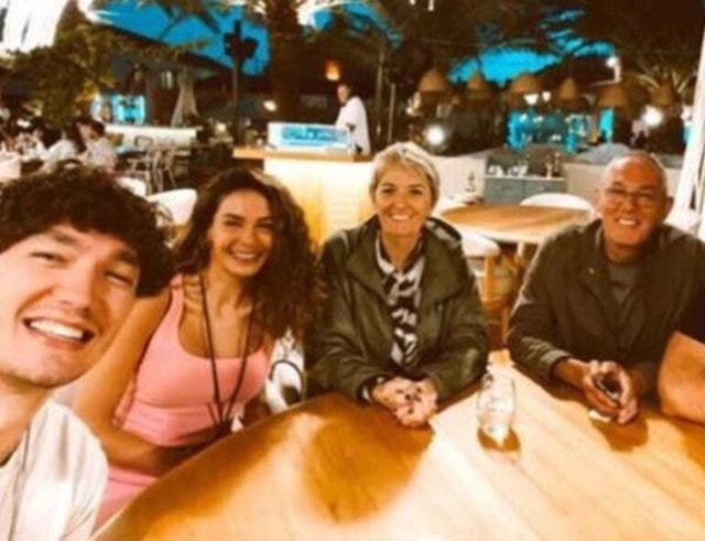 ebru sahin y cedi osman familia