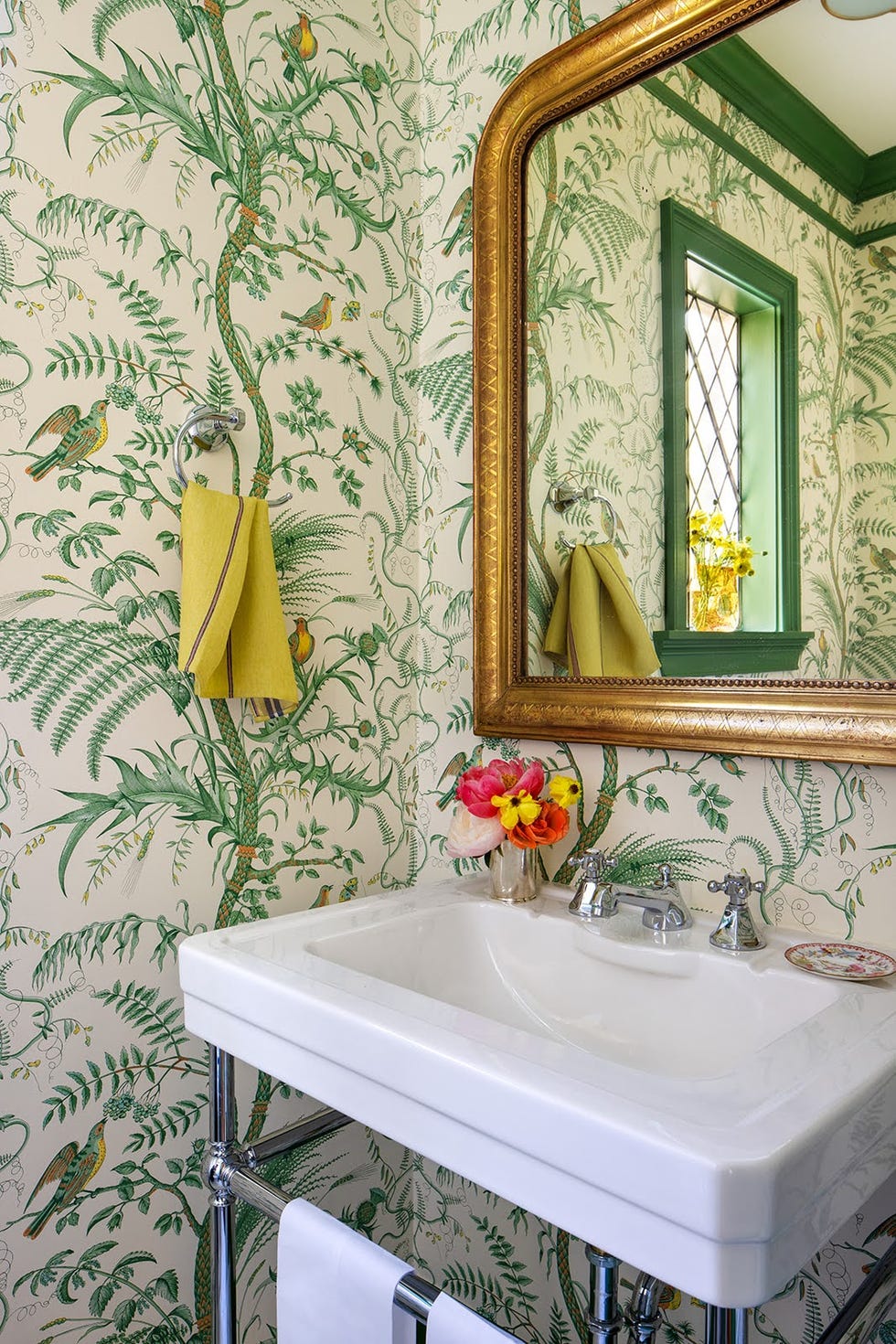nostalgia decor wallpaper