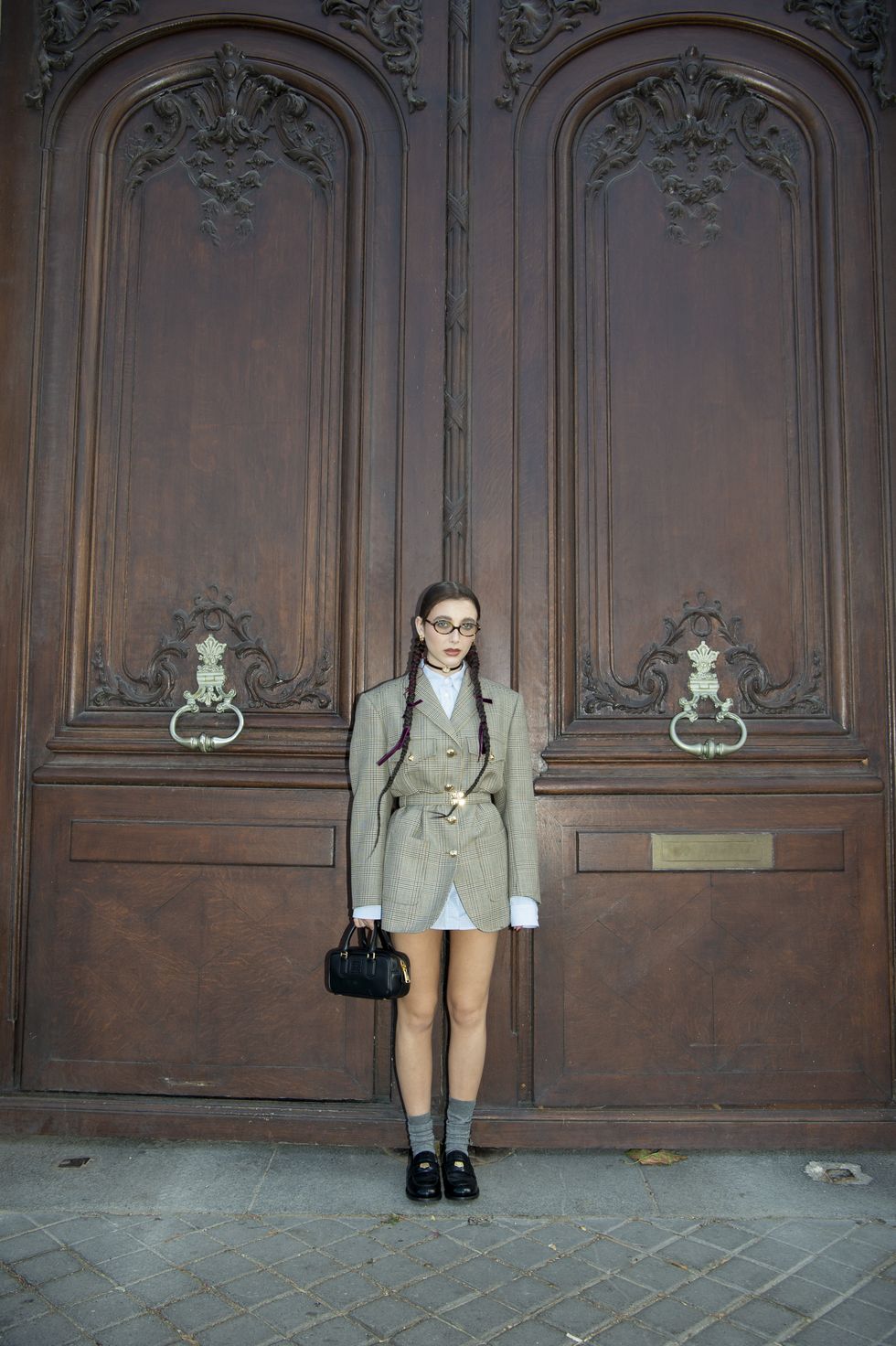 Emma Chamberlain Arrive at the Miu Miu Womenswear Show at Paris Fashion Week  10/03/2023 • CelebMafia