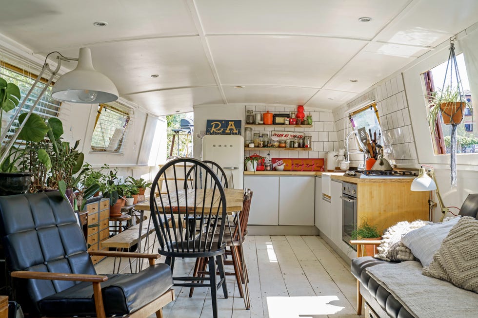 Eco Houseboat For Sale in London With Continuous Cruising License